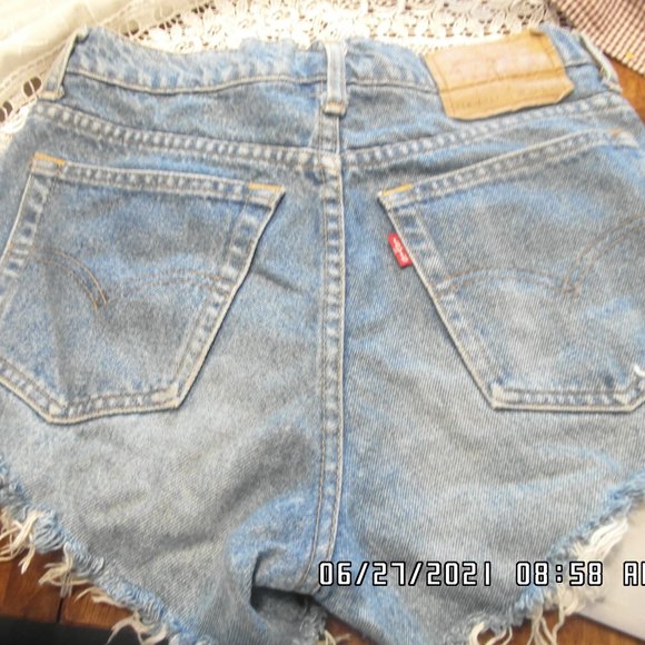 High-waisted jean shorts - Picture 3 of 4